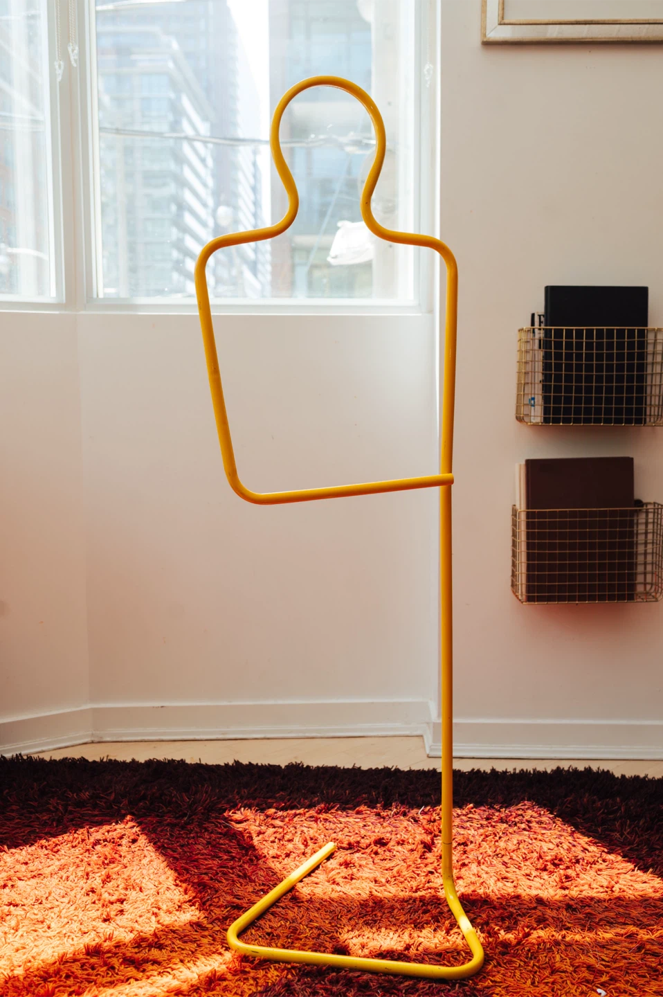 1980s Memphis-Style Yellow Metal Valet Stand - photo 4