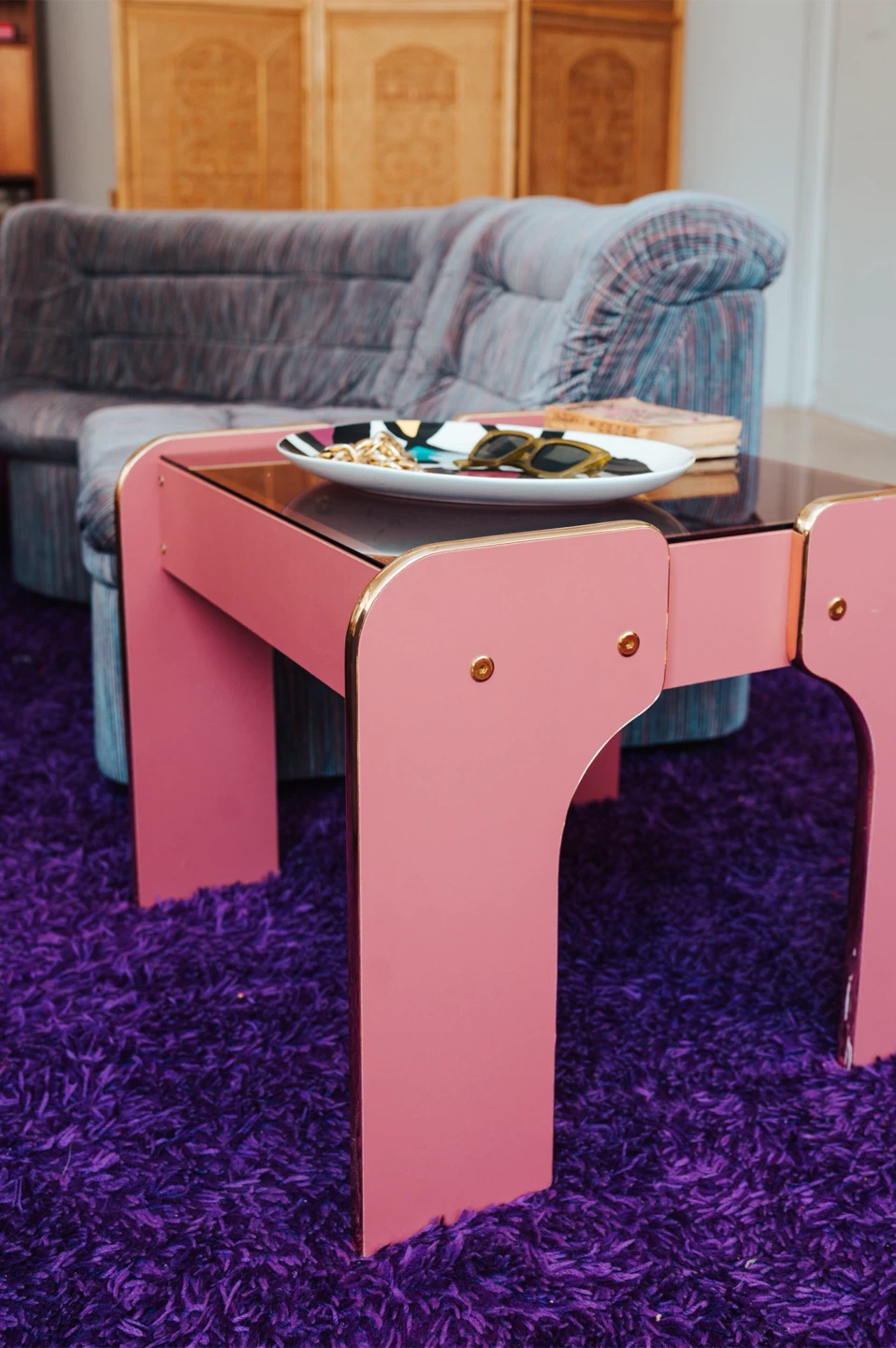 1980s Postmodern Blush Pink Lacquer Side Table with Smoked Glass - photo 4