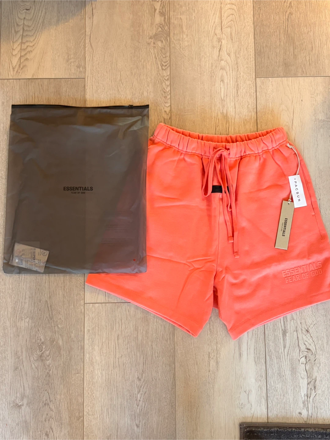 Essentials shorts - Coral