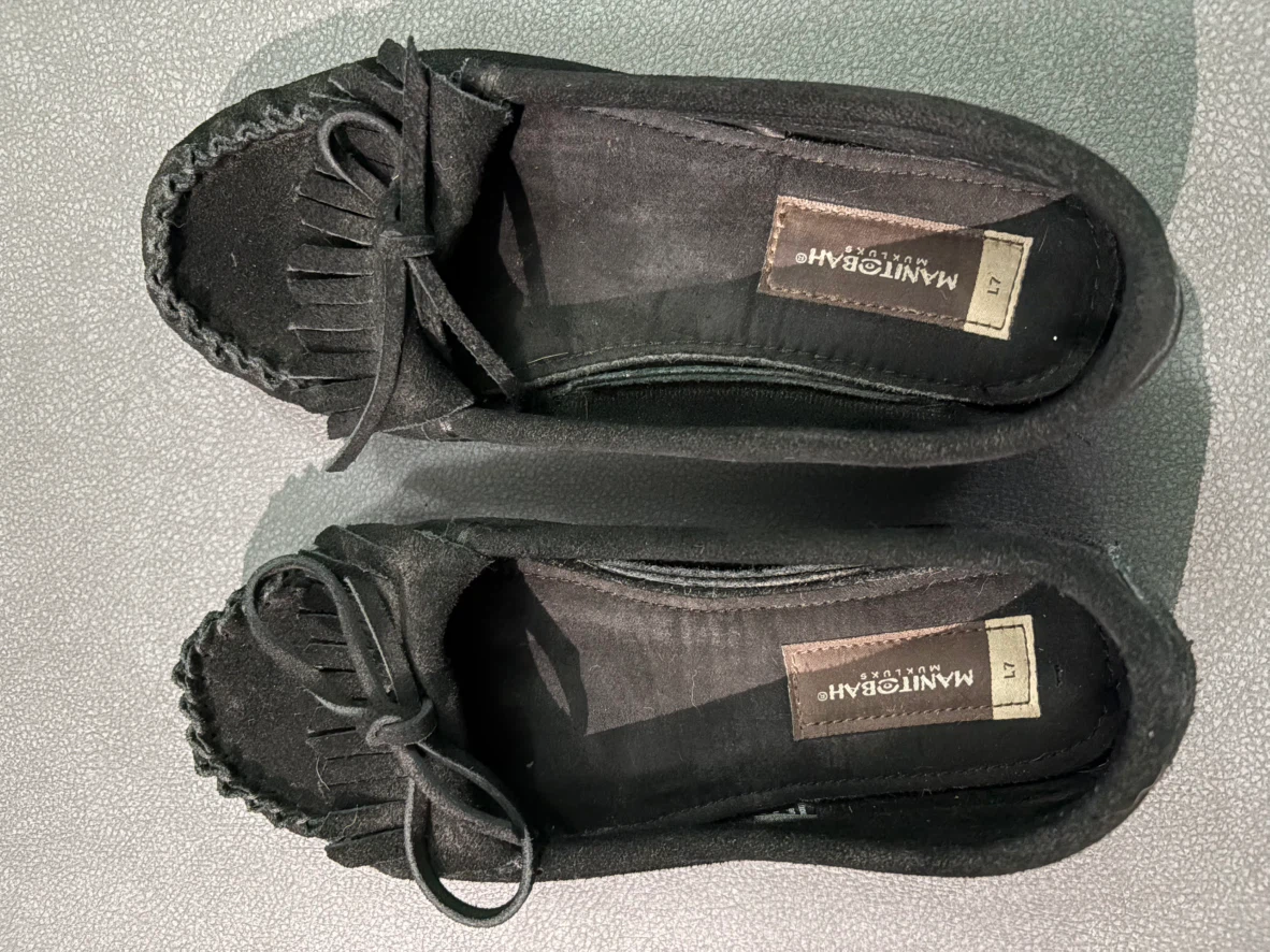 Manitobah Mukluks Sunshine Moccasins - Black