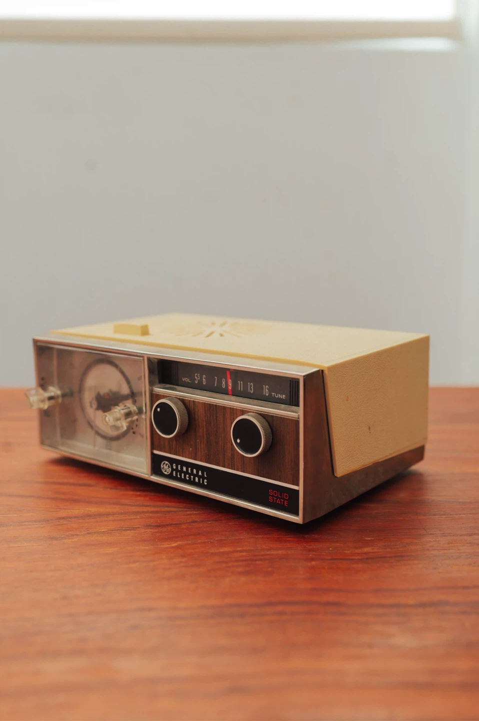 General Electric Solid State Clock Radio | Mid-Century Classic