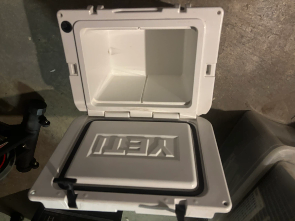 Yeti Tundra 35 Hard Cooler - photo 4