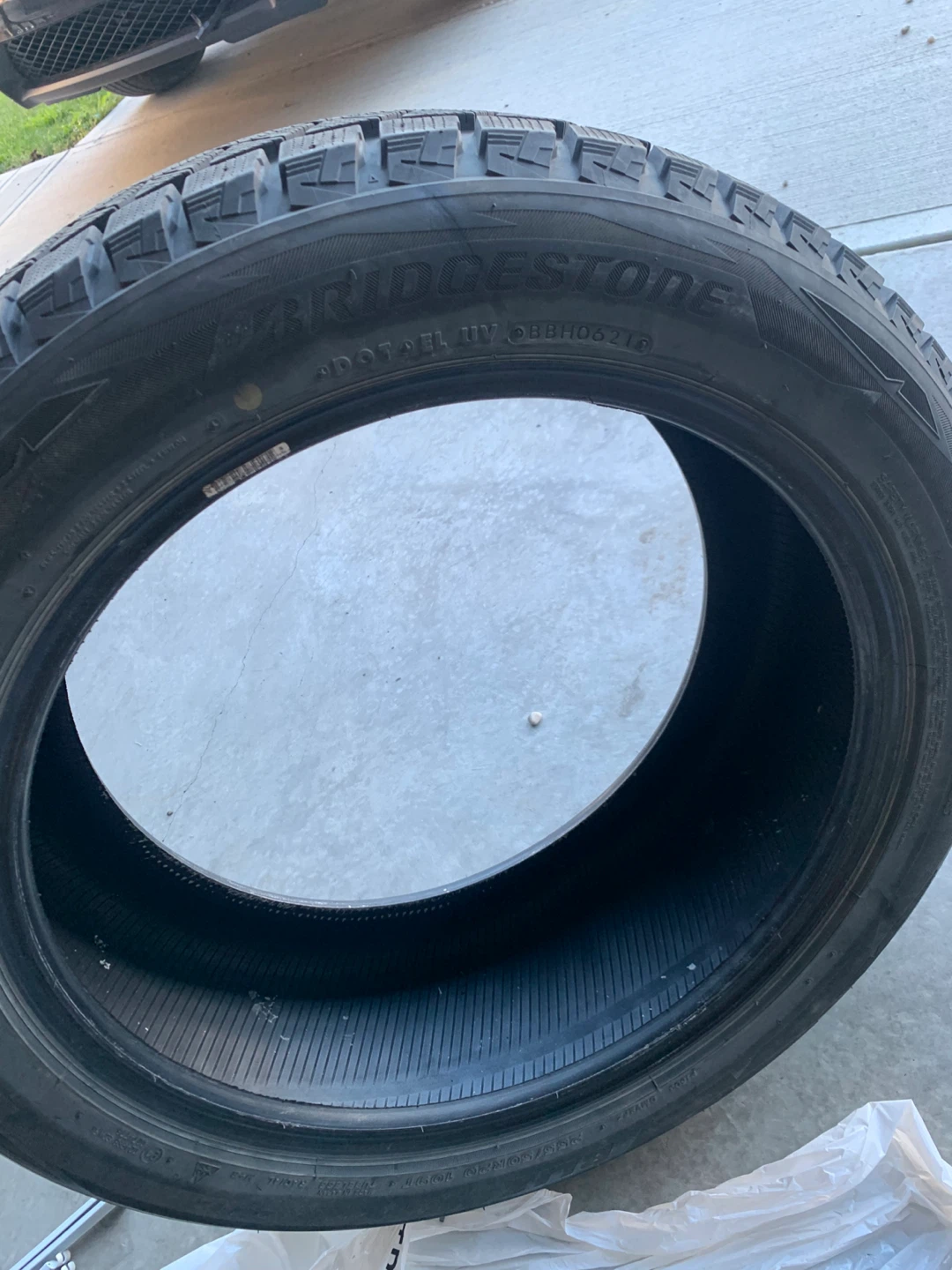 Bridgestone Blizzak DM-V2 Winter Tire - photo 2