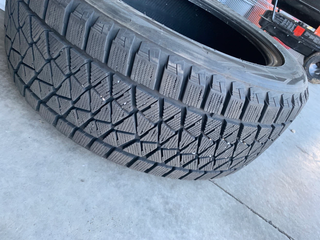 Bridgestone Blizzak DM-V2 Winter Tire - photo 3