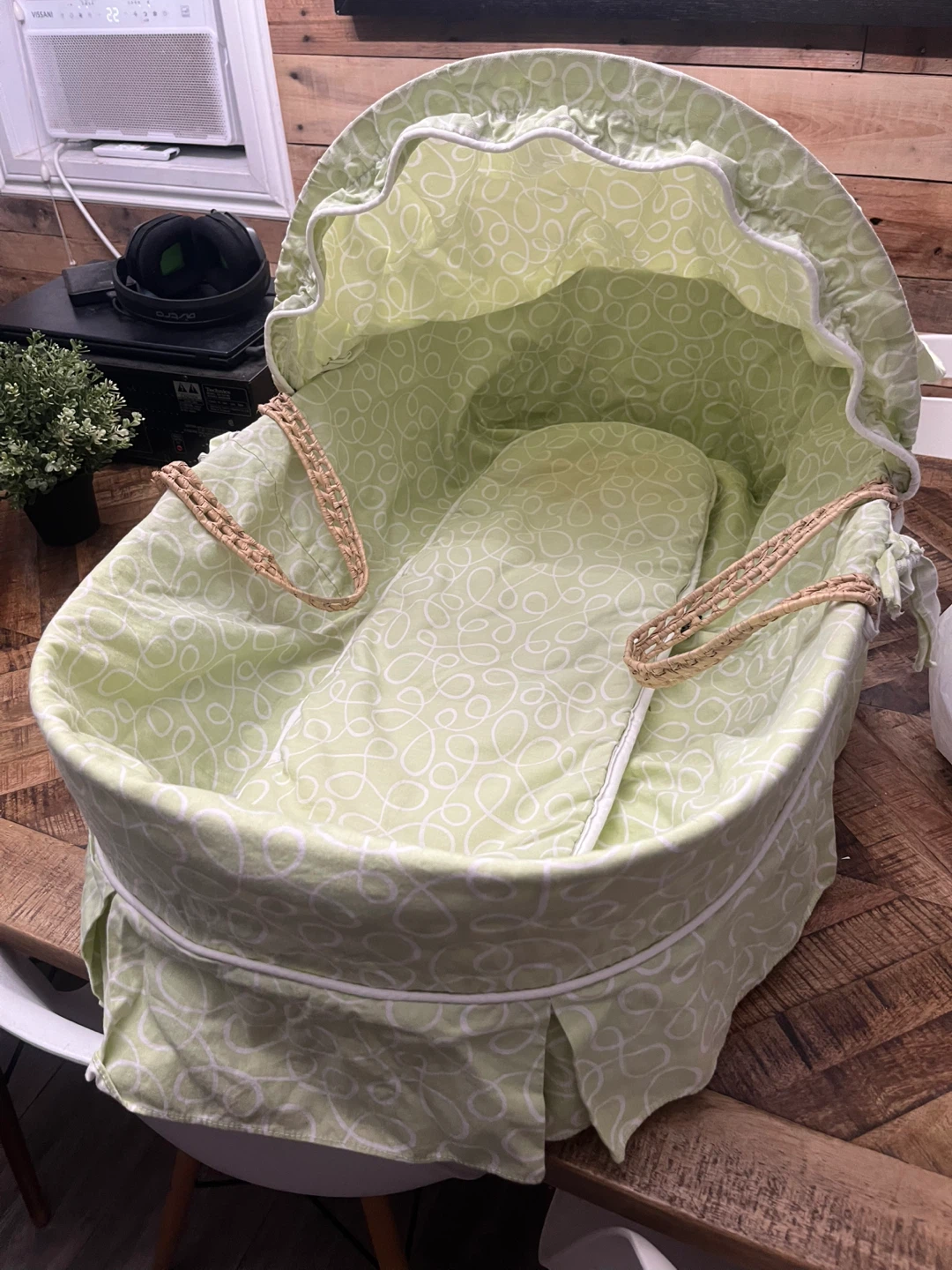 Jolly Jumper bassinet / Moses Basket