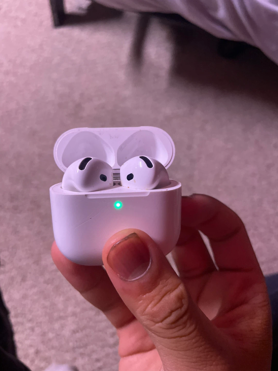 Apple AirPods Pro Charging Case - photo 3