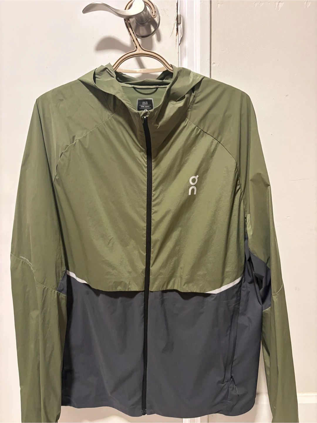 On Running Men's core Jacket