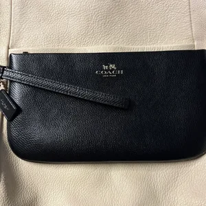 Coach Corner Zip Black Leather Wristlet Clutch