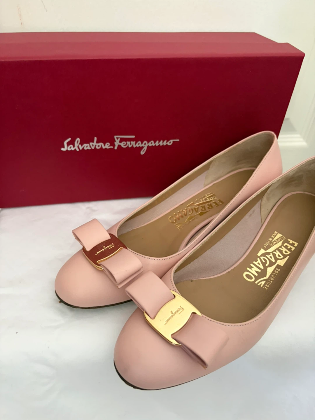 Salvatore Ferragamo Vara low heel pumps