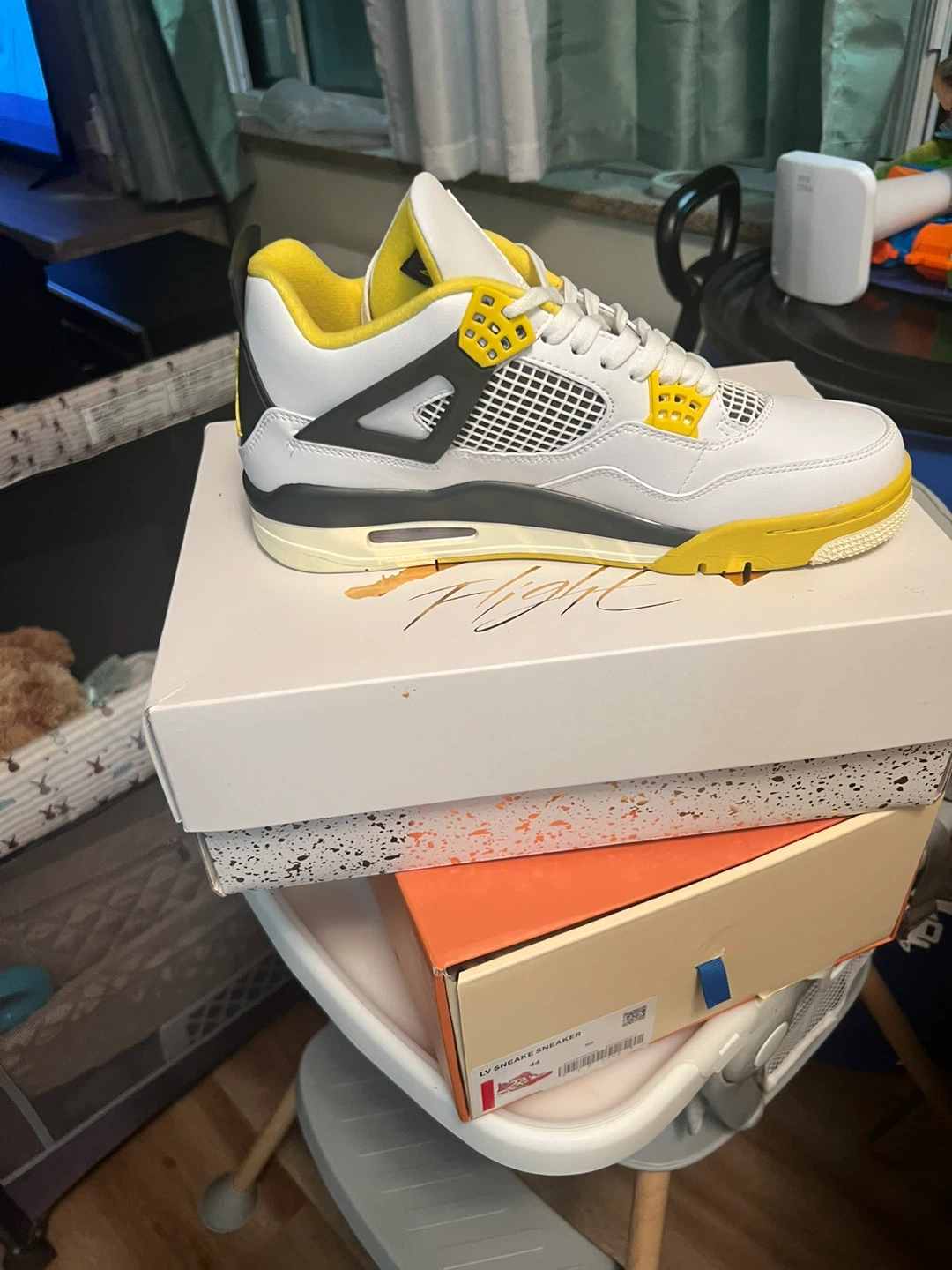 Jordan 4 "Flight" Sneakers