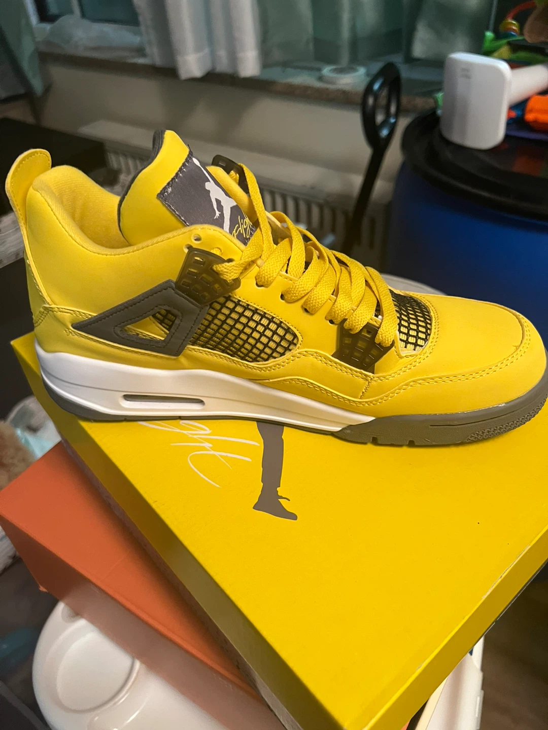 Jordan 4 Yellow Sneakers