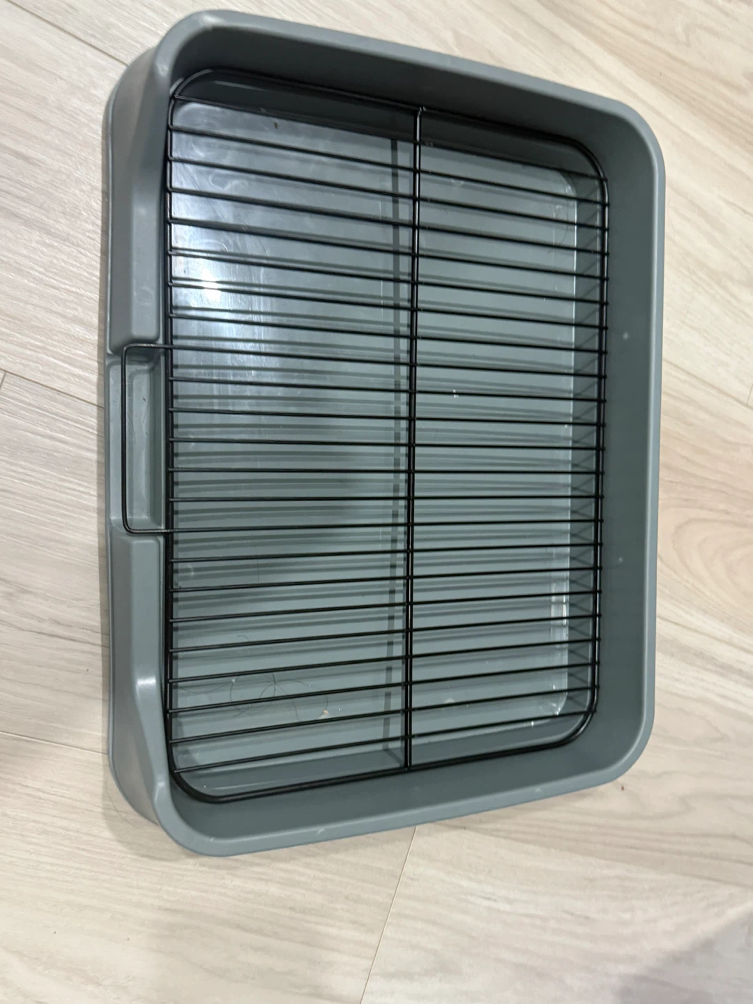 Grey Litter Box with wire grate