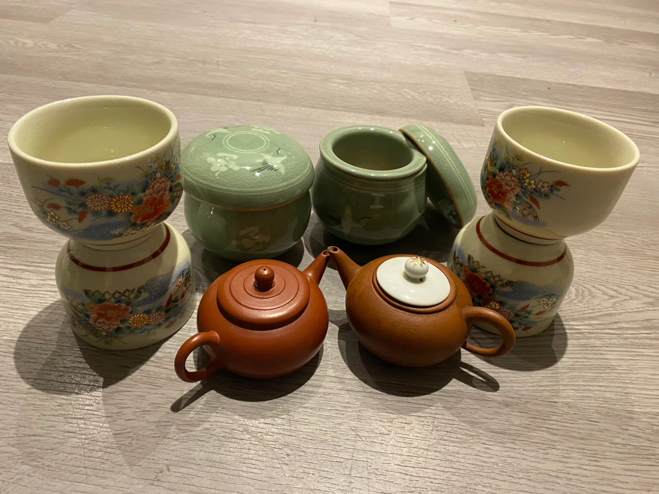 Japanese Tea Set with 4 Teapots and 4 Cups