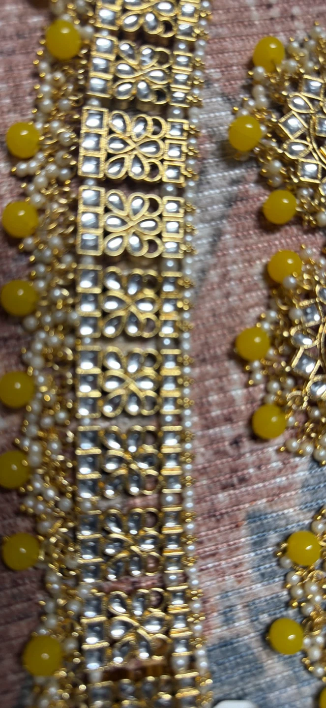 Gold Choker Necklace Set with Yellow Beads - photo 4