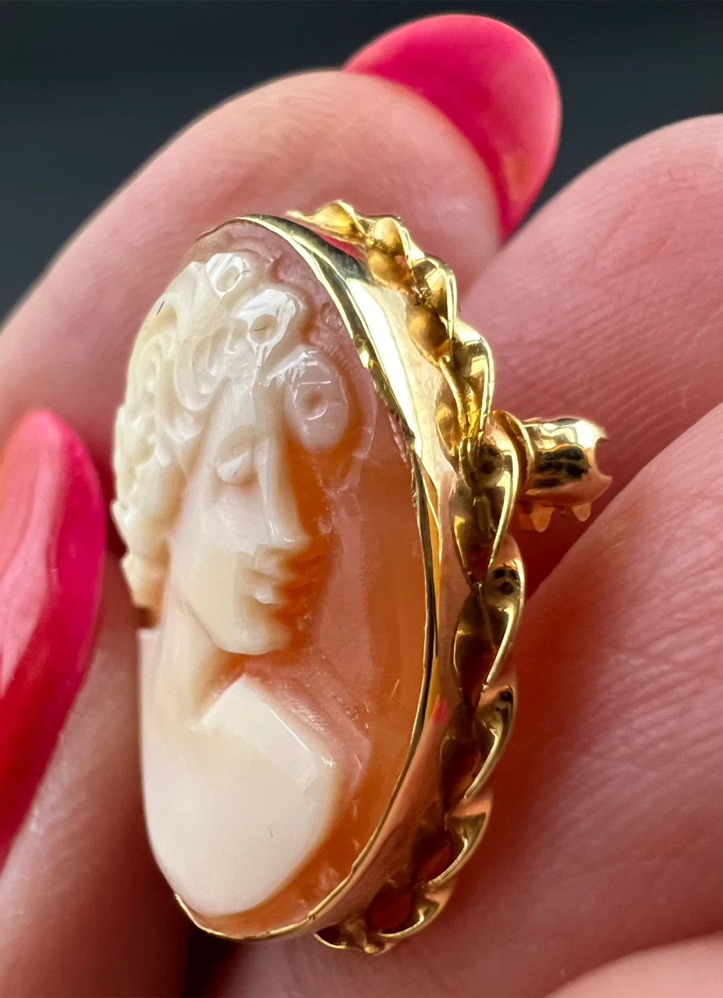 Vintage 14K Gold Hand-Carved Shell Cameo Brooch/Pendant - photo 5