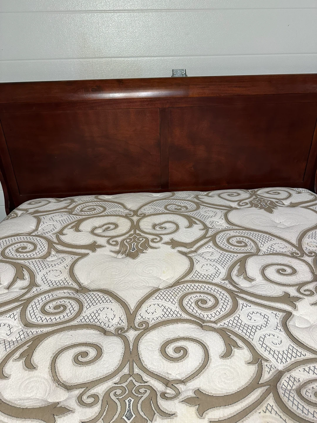 Queen size Bed Frame with Mattress–Excellent Condition - photo 4