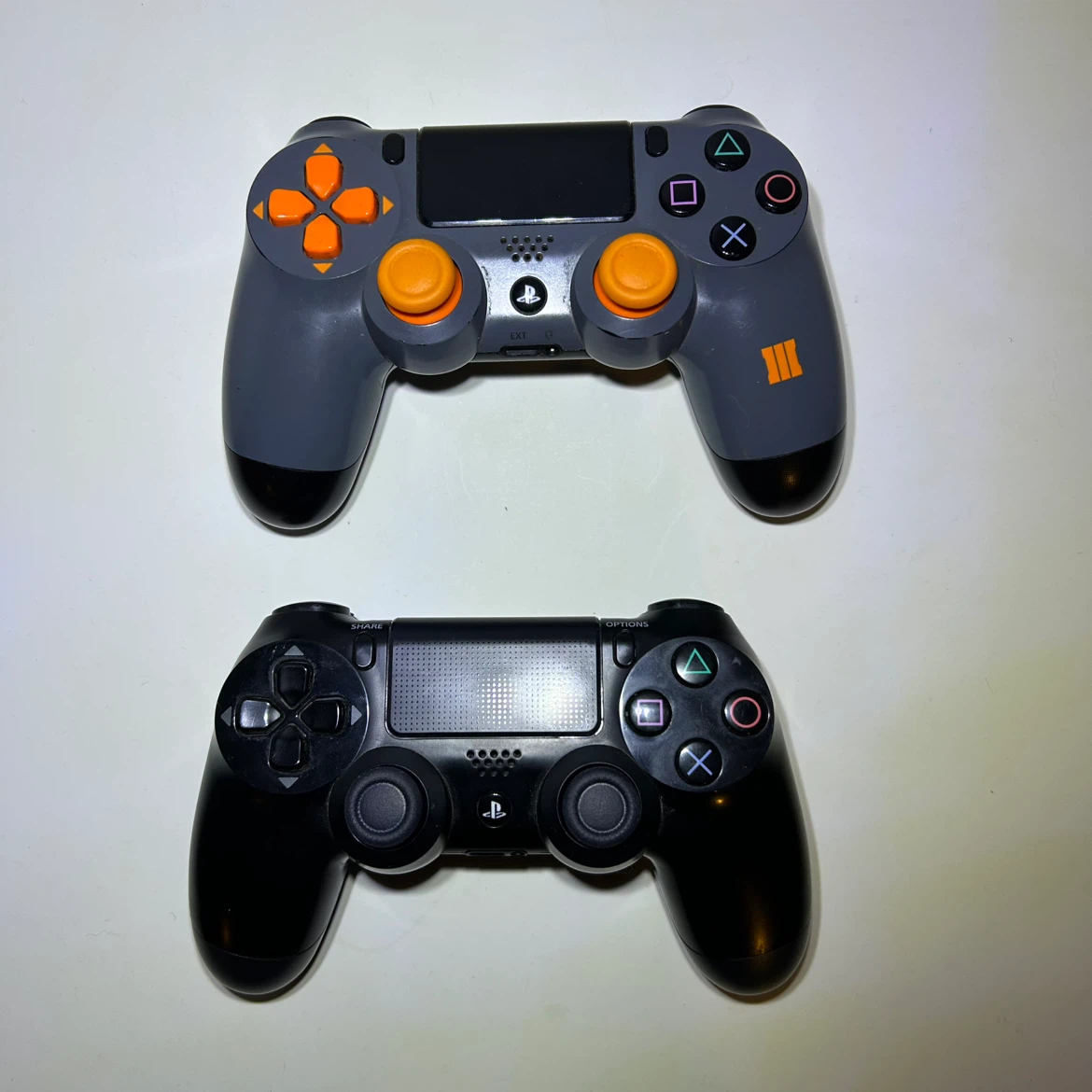 Sony PlayStation 4 DualShock 4 Controllers (2)