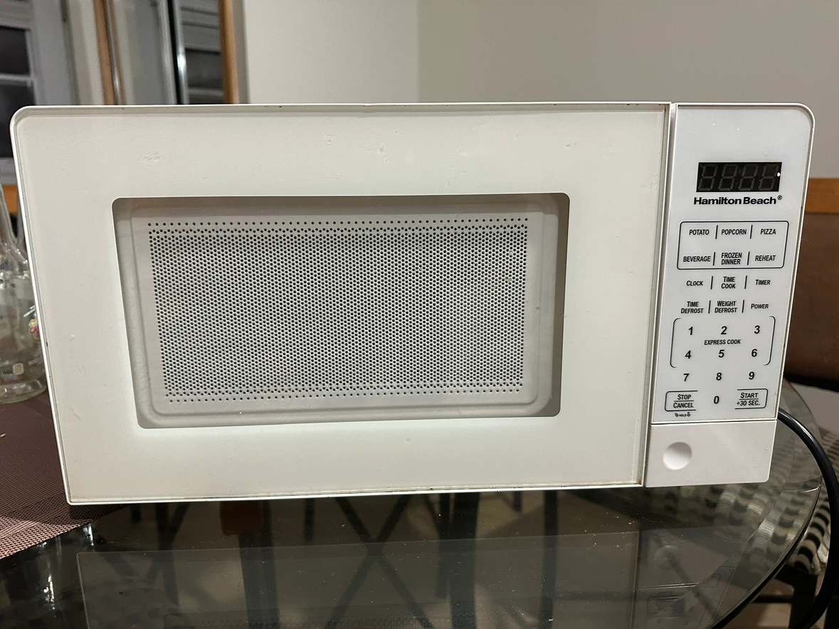 White Hamilton Beach Microwave