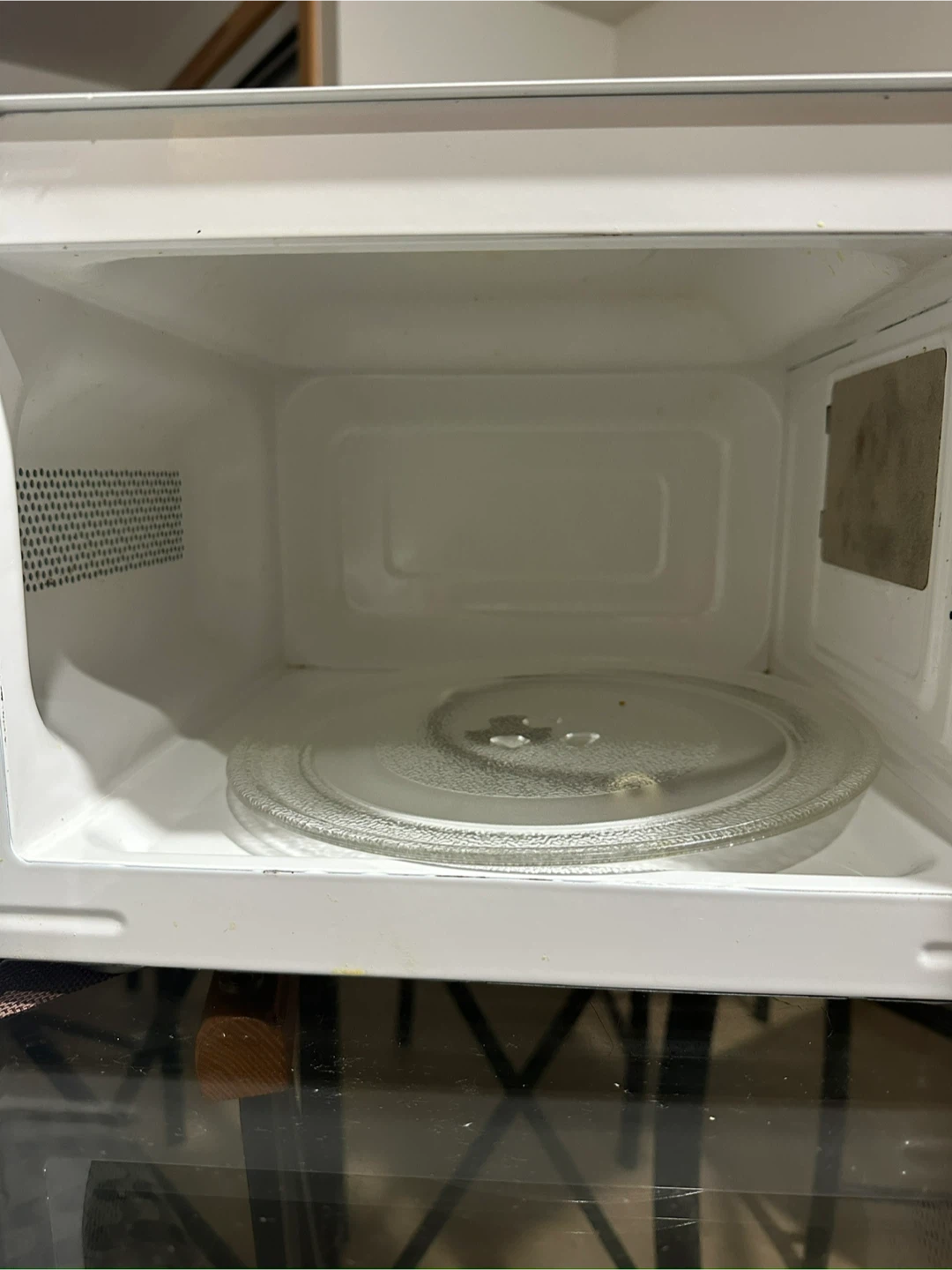 White Hamilton Beach Microwave - photo 3