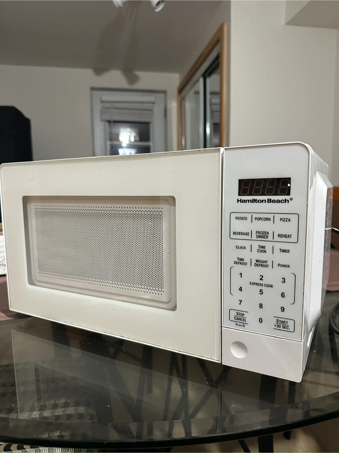 White Hamilton Beach Microwave - photo 4