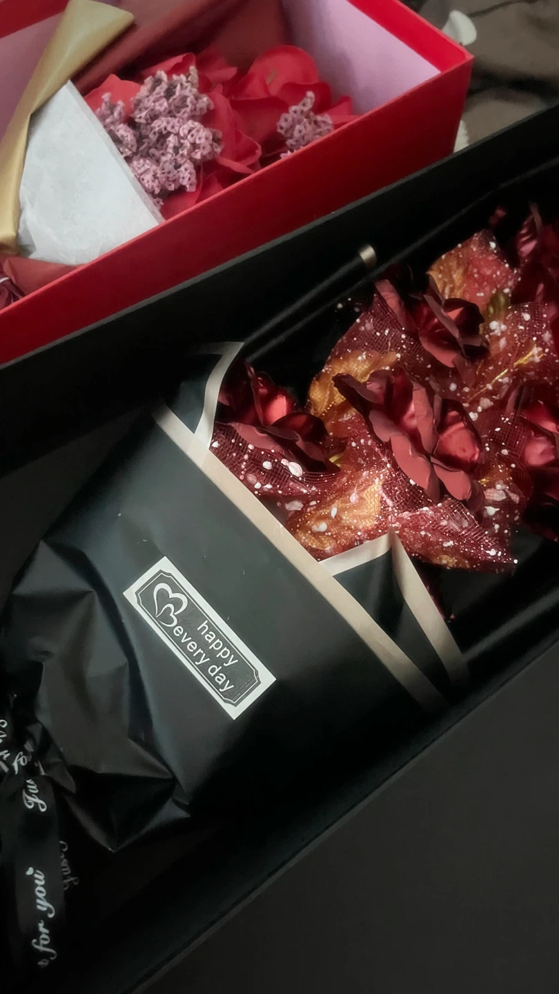 Artificial Rose Bouquet Gift Box - photo 5