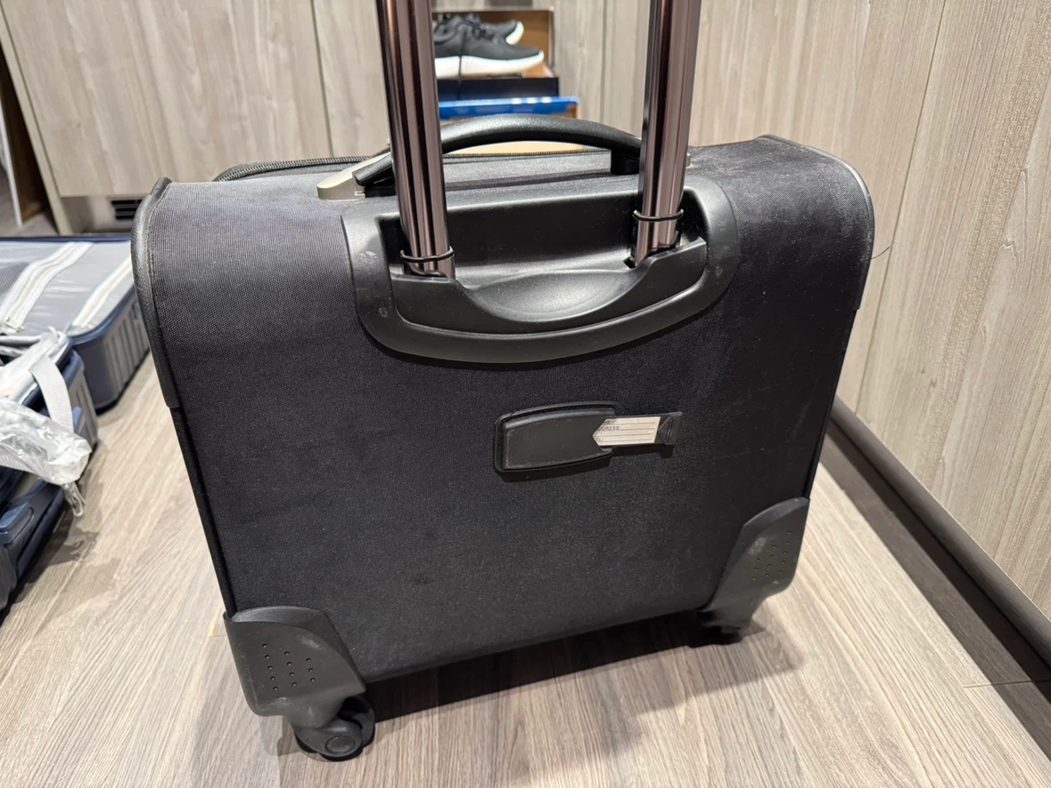 Carry on luggage-like new - photo 2