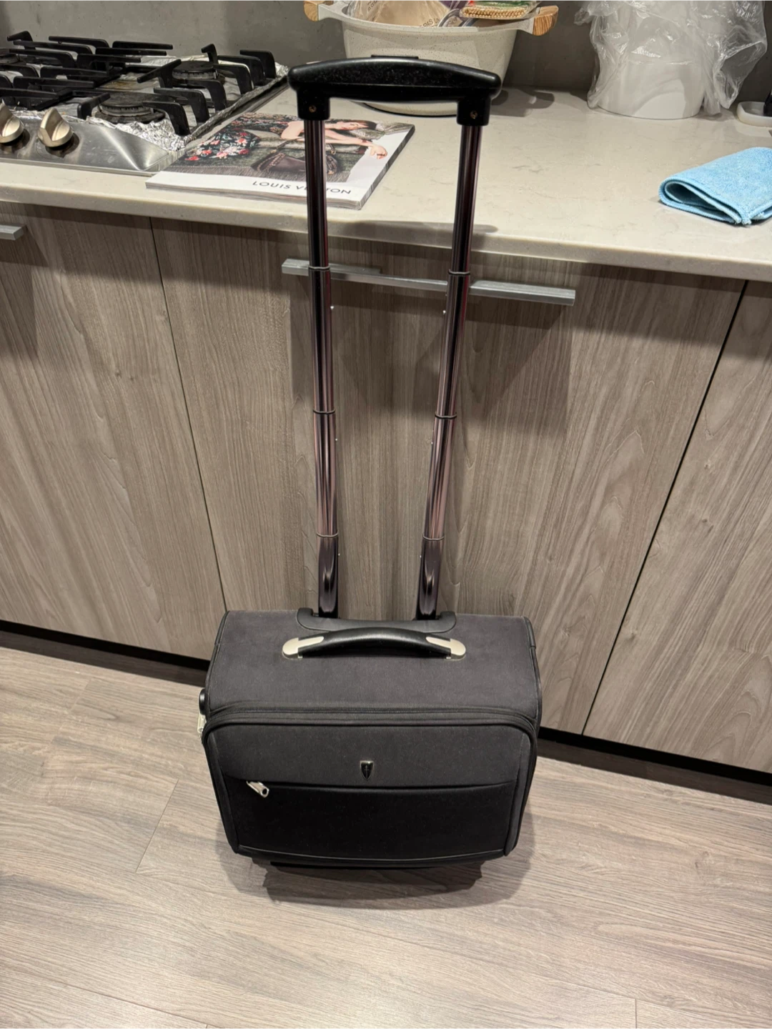 Carry on luggage-like new - photo 4