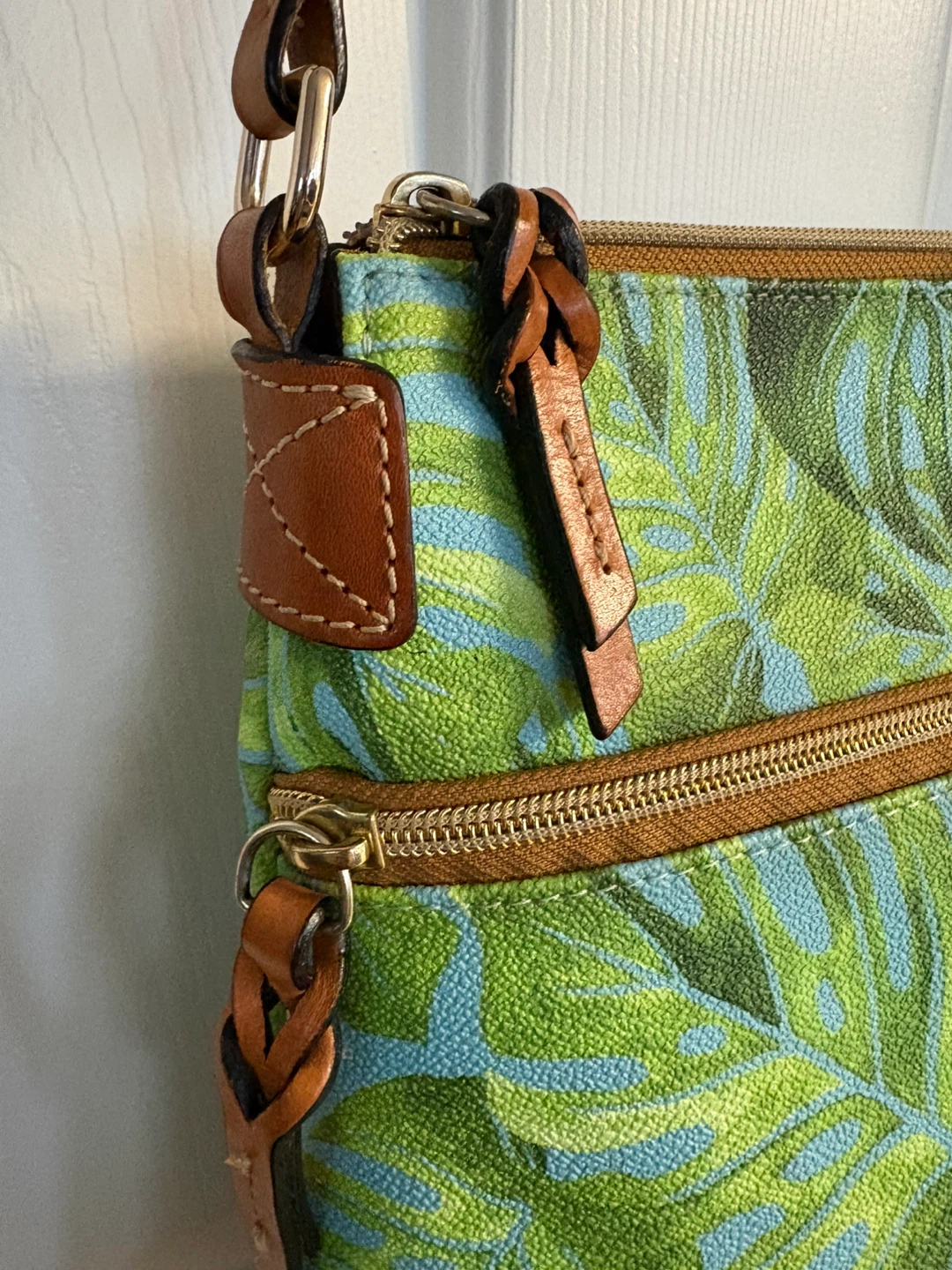 Dooney & Bourke “Monstera” Print Crossbody Bag - photo 5