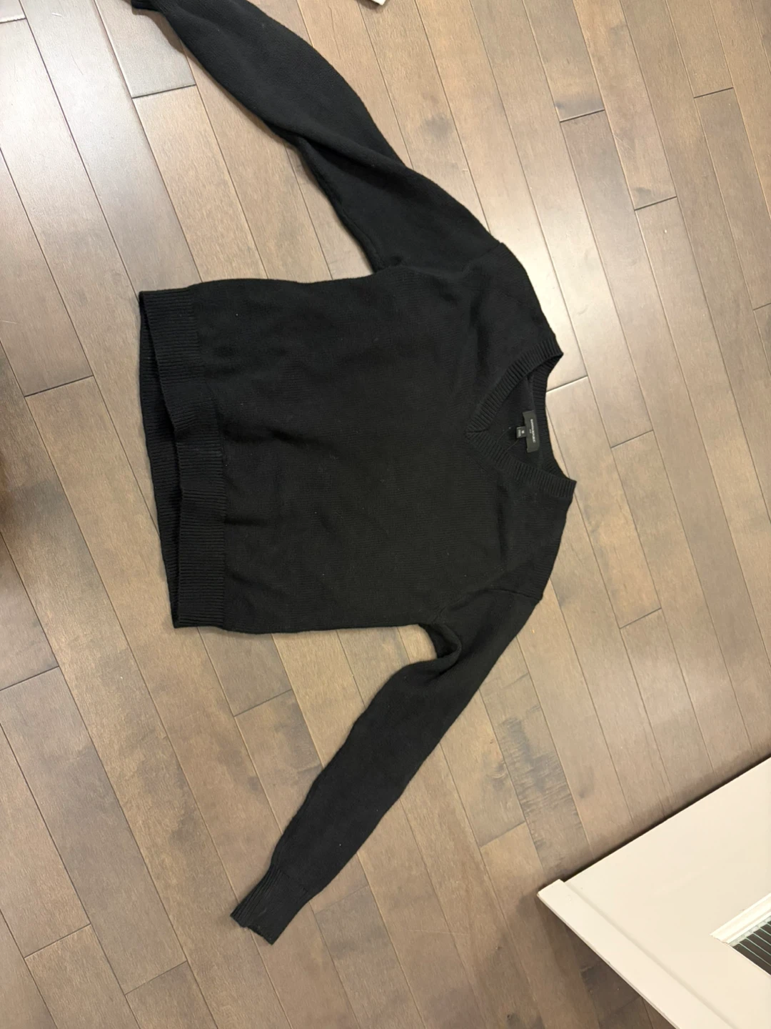 Banana Republic V-Neck Sweater black and/or white