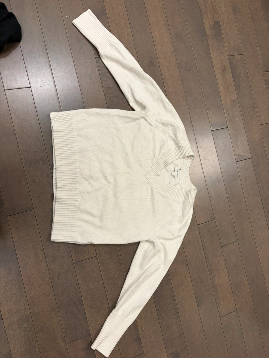 Banana Republic V-Neck Sweater black and/or white - photo 2