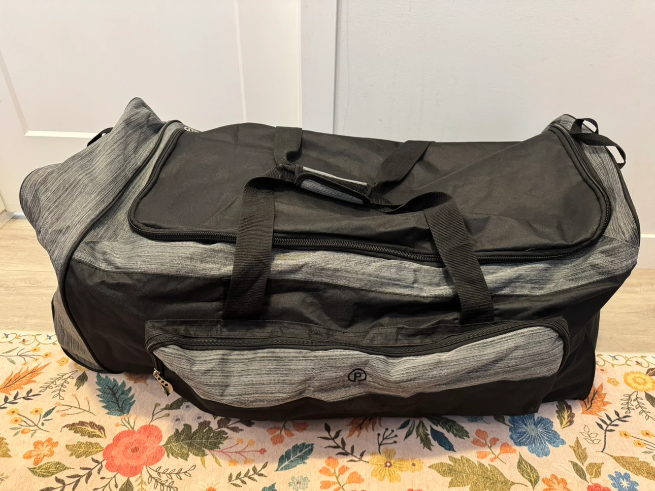 Protege 36-inch Trifold Extra-Large Rolling Duffel Bag - photo 2