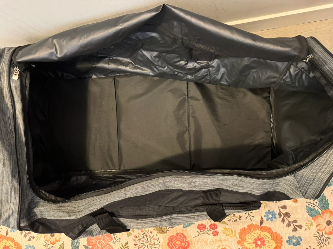Protege 36-inch Trifold Extra-Large Rolling Duffel Bag - photo 3
