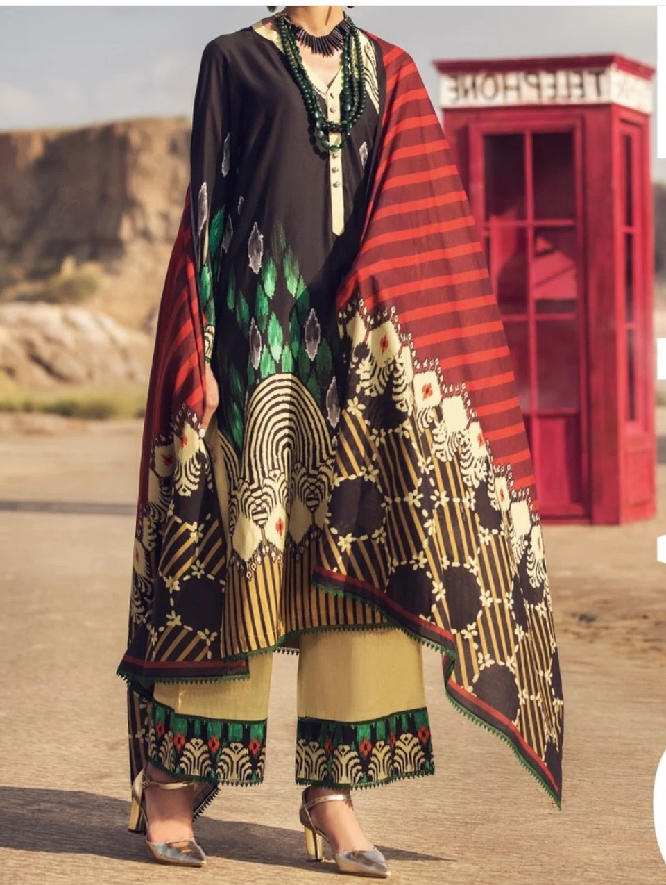 Three piece printed suit by Almirah brand - photo 2