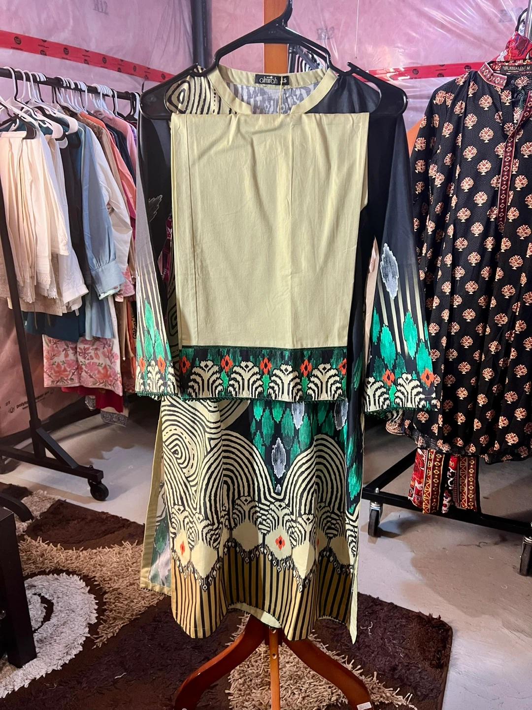 Three piece printed suit by Almirah brand - photo 4