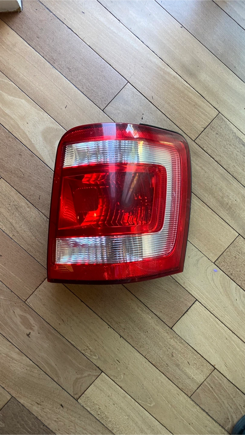 Ford escape tail light