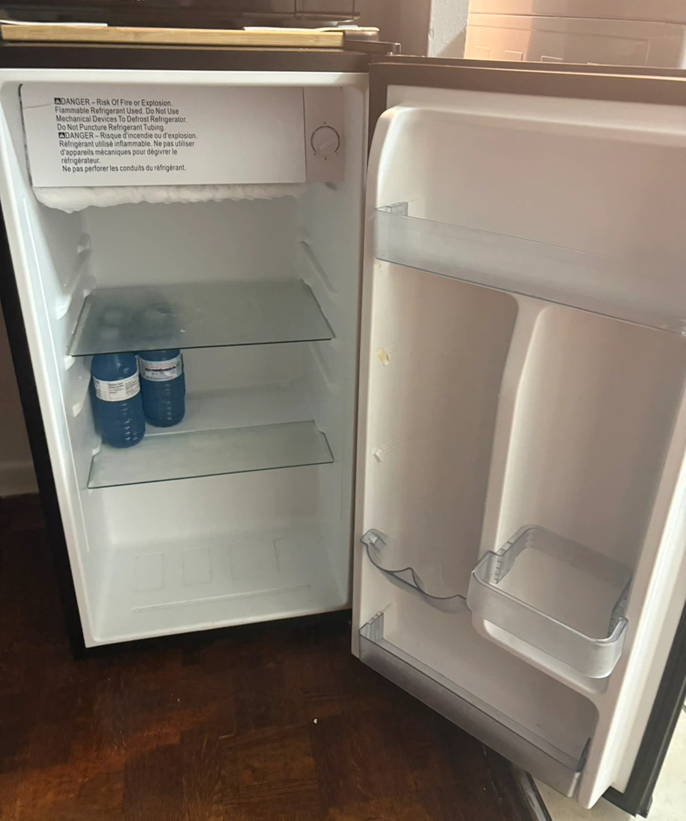 Hamilton Beach Mini Fridge - photo 2