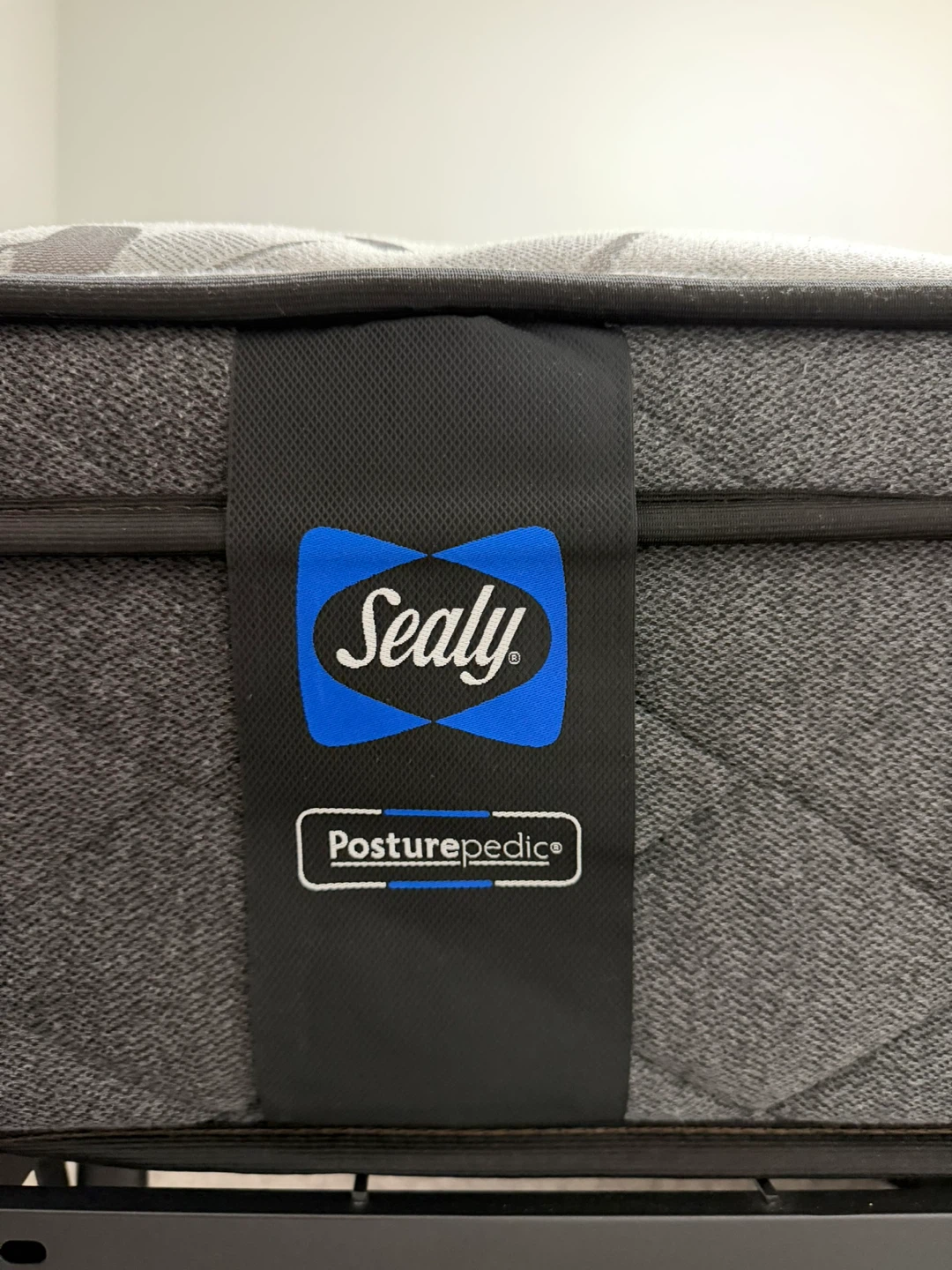 Sealy queen Mattress with metal frame - photo 2