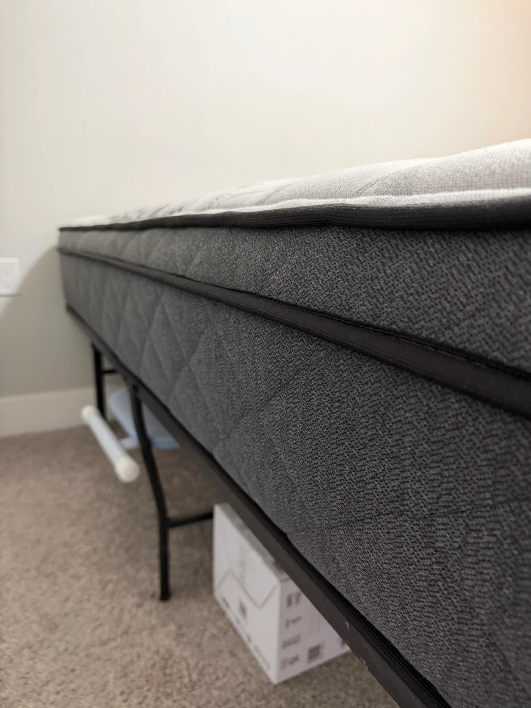 Sealy queen Mattress with metal frame - photo 3