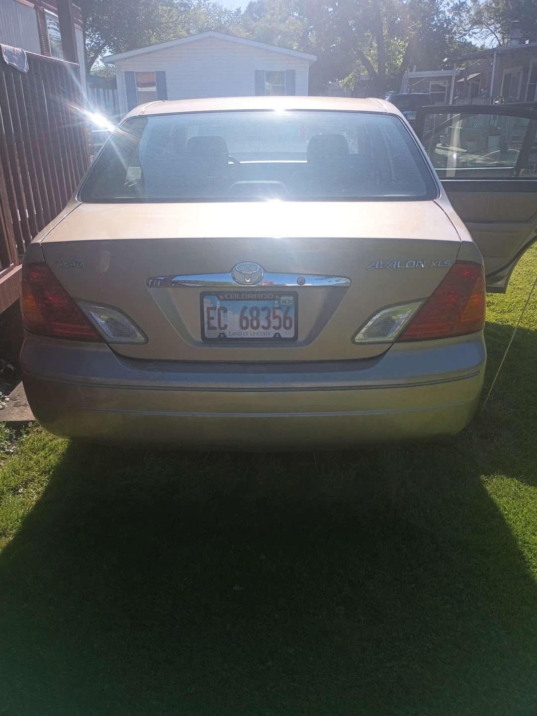 Toyota Avalon XLE Sedan - photo 4
