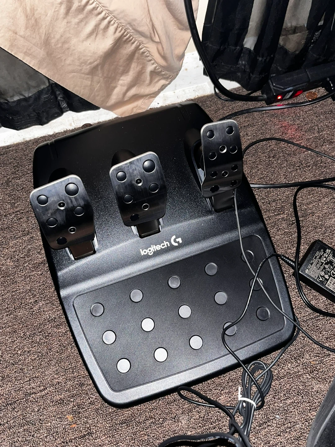 Logitech G29 Driving Force Racing Wheel and Pedals - photo 4