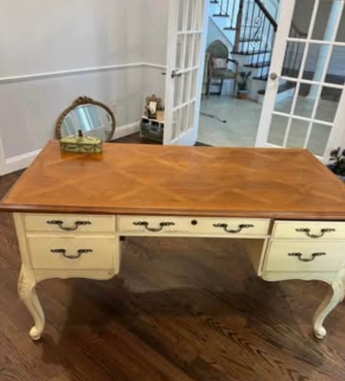 Ethan allen  French Provincial Desk  with Queen Anne Legs