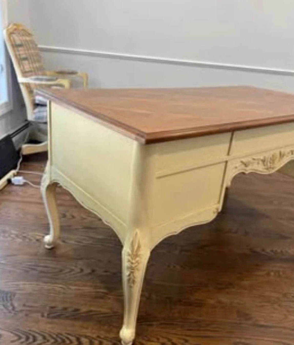 Ethan allen  French Provincial Desk  with Queen Anne Legs - photo 3