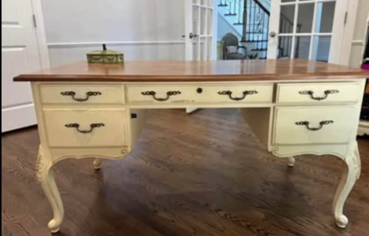 Ethan allen  French Provincial Desk  with Queen Anne Legs - photo 5