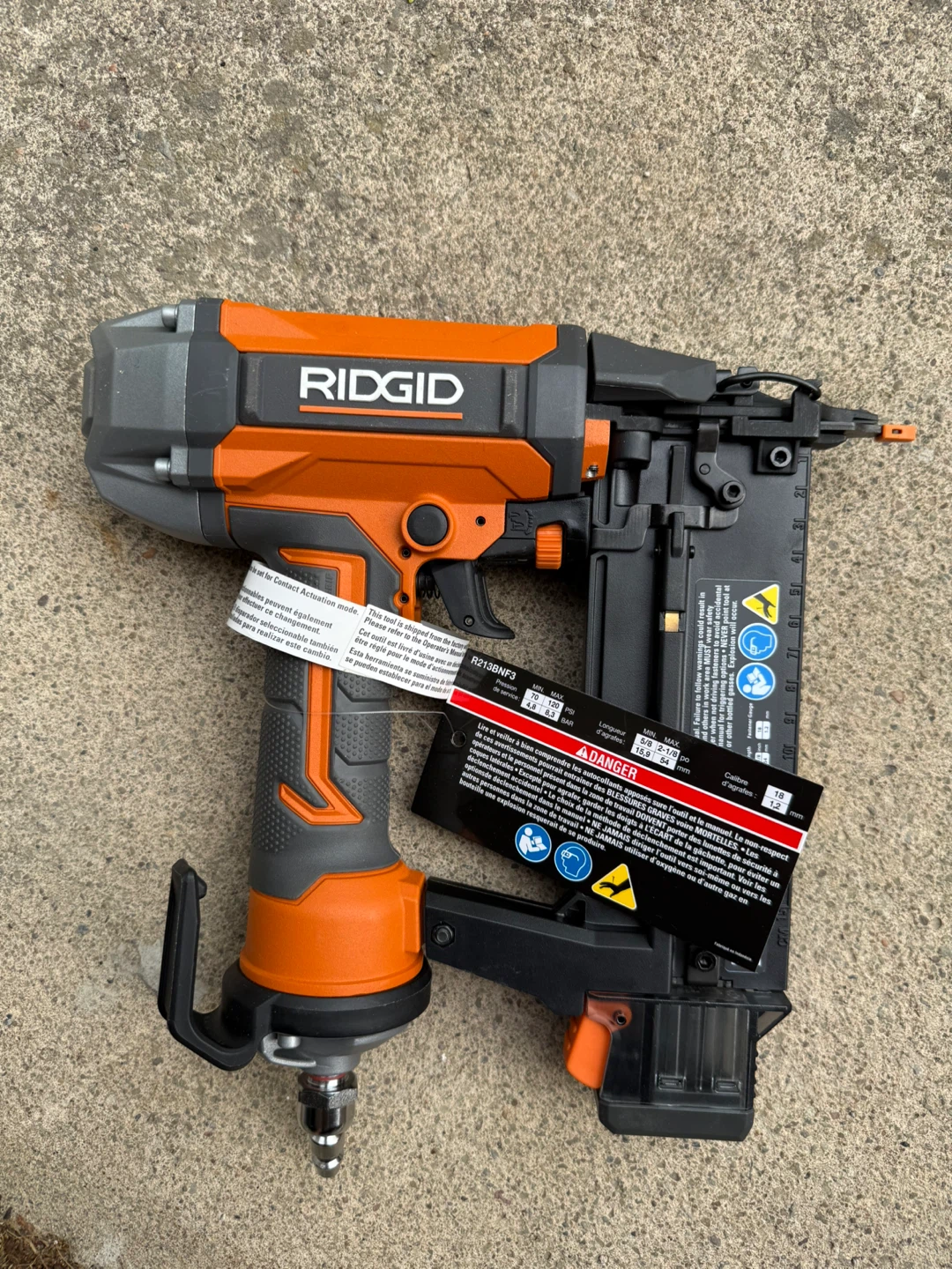 RIDGID R213BNF3 Pneumatic Brad Nailer