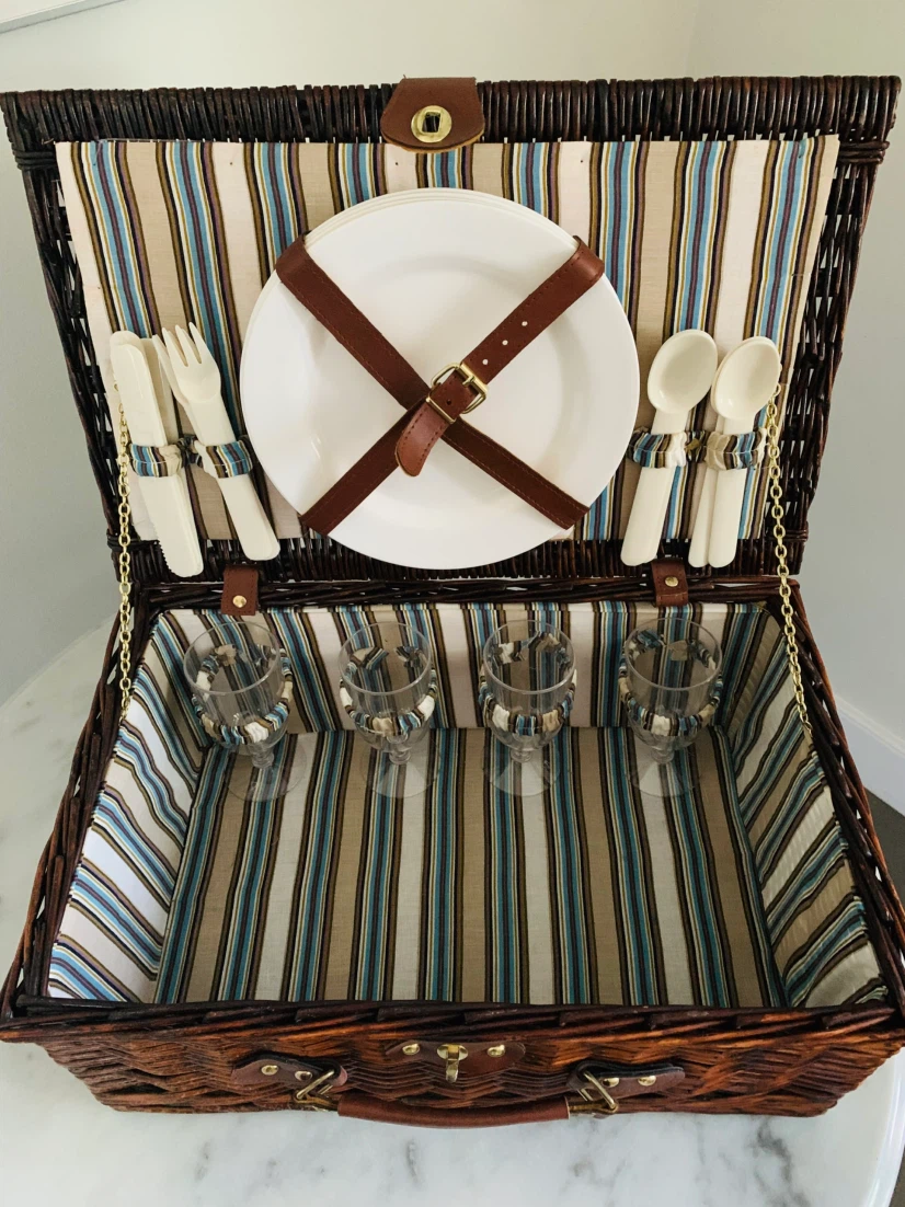 NEW Set of 4 Wicker Picnic Basket