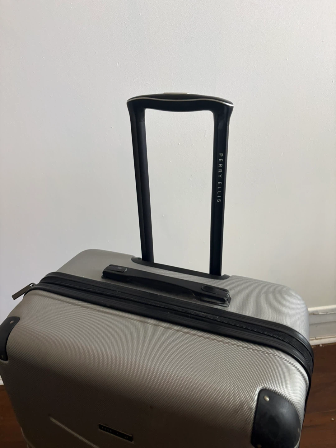Perry Ellis Silver Hardside Spinner Luggage - photo 2