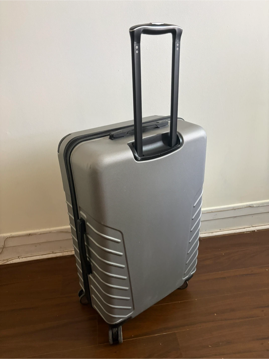 Perry Ellis Silver Hardside Spinner Luggage - photo 3