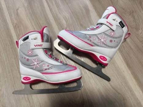 ⭐️SALE⭐️90% New White / Pink Figure Skates For Junior (J2)
