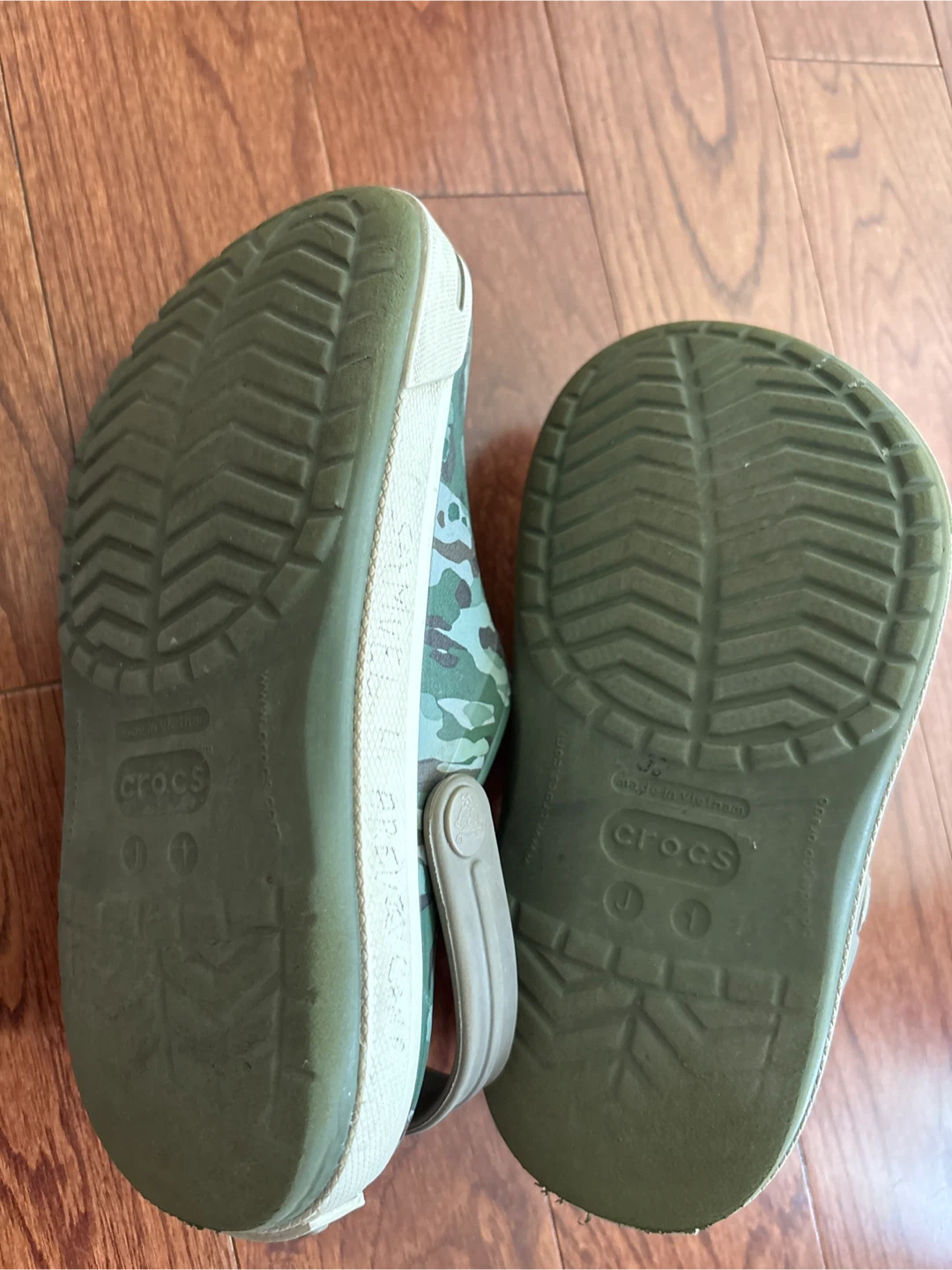Crocs Size 1 Camo Clogs - photo 4