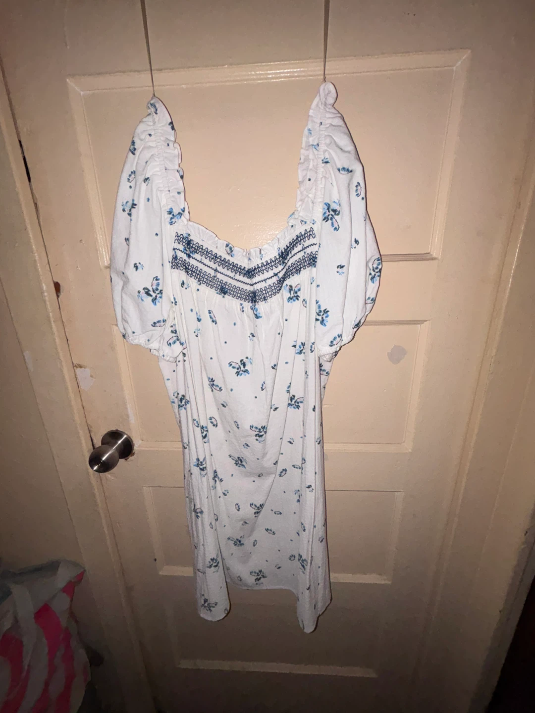 White and Blue Floral Smocked Dress - photo 4